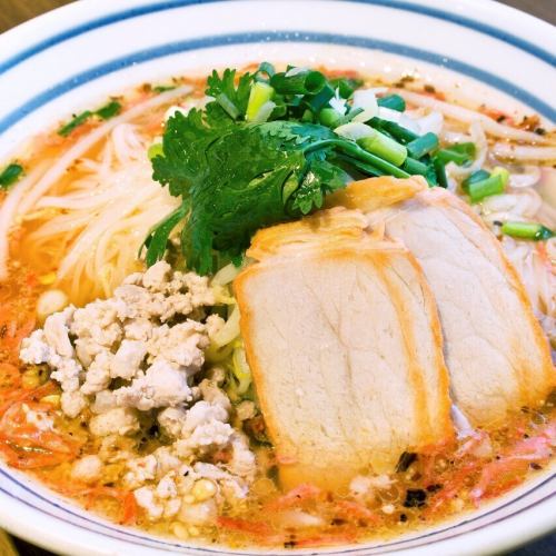 タイ屋台トムヤムヌードル