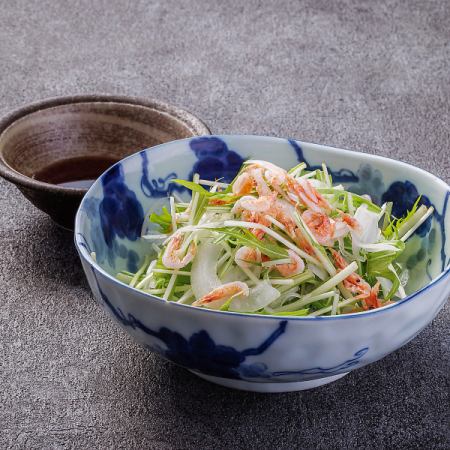 桜海老と新玉ねぎのサラダ