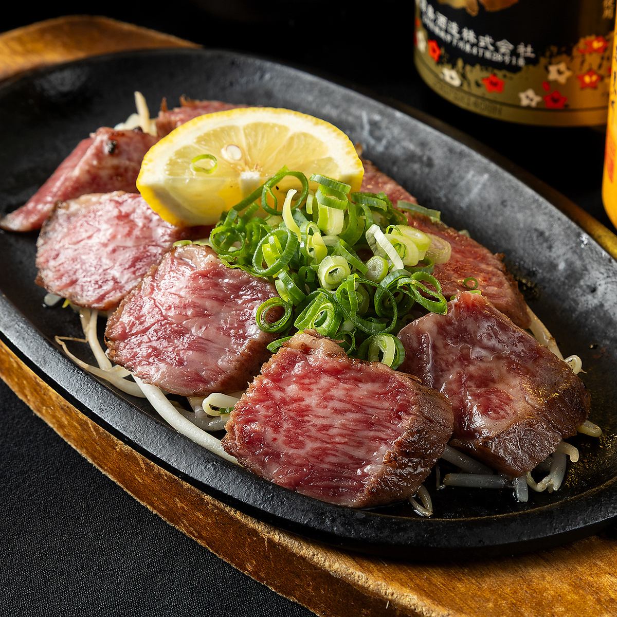 A 150-minute all-you-can-drink course is available, including sesame mackerel, yakitori skewers, and steak.