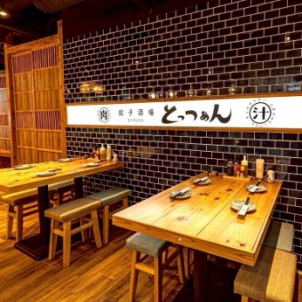 2名様のお席を多数ご用意！オープン席×5卓・個室×1卓。お仕事帰りに同僚とサクっと飲みに最適です☆