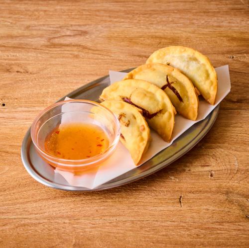 ラム肉の揚げ餃子~スイートチリソースを添えて~