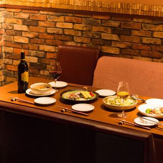 ヨーロッパの路地を入った隠れ家バルのような雰囲気