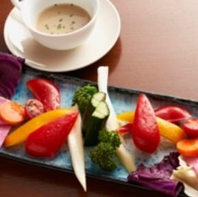 Creamy Bagna Cauda with Fresh Vegetables
