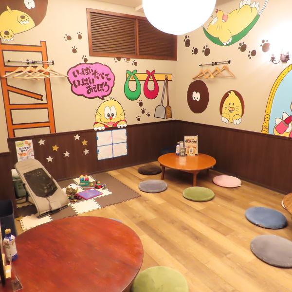 【キッズスペース】多数のご要望を受け、キッズスペースを新設いたしました！ママさんがそばで見守れる環境で、お子様も楽しめる、ママもほっと一息できる時間と空間をご提供いたします！ママのためのご褒美セットも新登場。合わせてご利用ください！