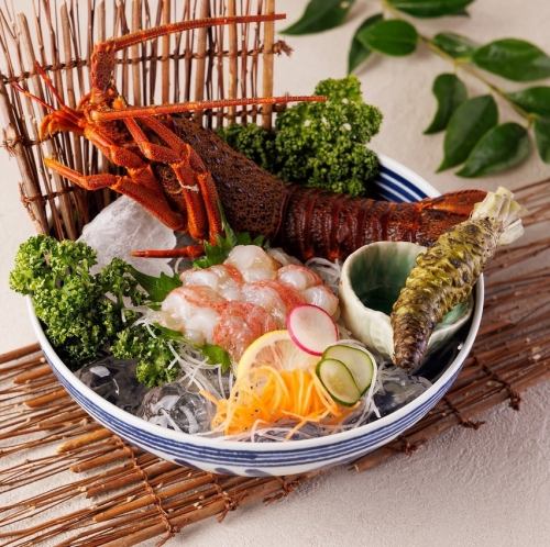 新鮮な魚介を使ったお刺身やお鍋をご提供します♪