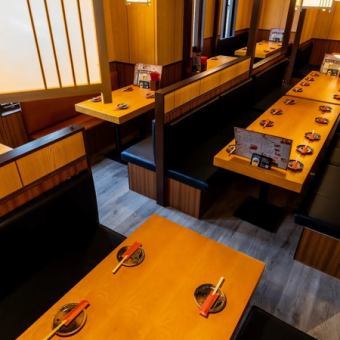 【貸切フロア45名様～55名様】店舗フロアをまるごと貸切できる大人数対応スペース。会社宴会や歓送迎会など、団体利用にぴったりです。※詳しくはお店の方までお問い合わせください！