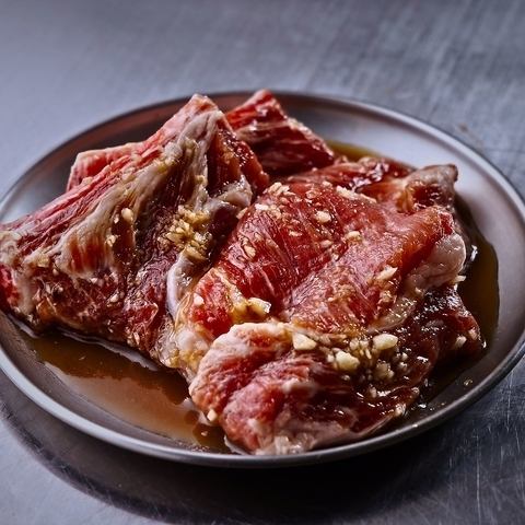 ≪ミリネ定番メニュー!目の前でスタッフがお肉を焼く本場韓国スタイル♪≫ デジカルビ ¥1,900(税込)~