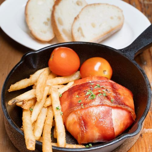 女性に人気♪ベーコン包みカマンベール焼きフォンデュ