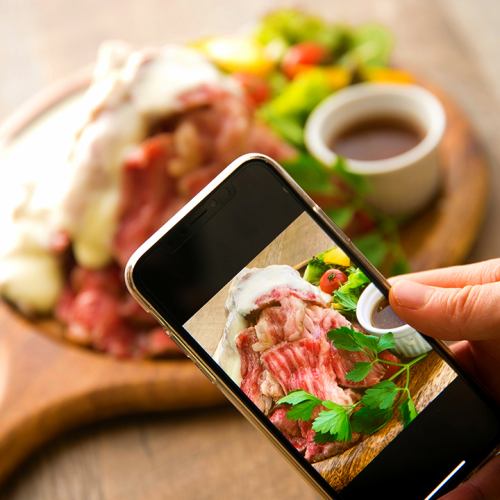 国産黒毛牛と炙り国産牛スジ