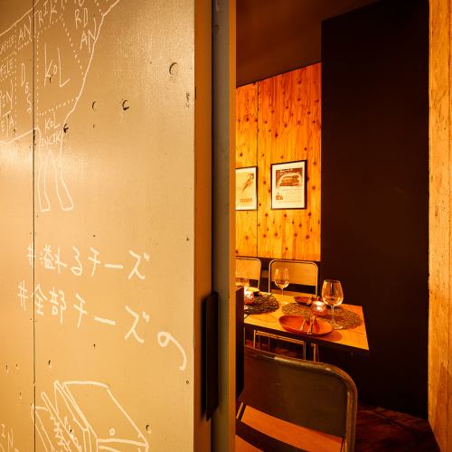 ポップで可愛らしさ溢れる壁にも扉が…☆