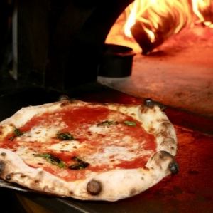 Classic Neapolitan pizza Margherita