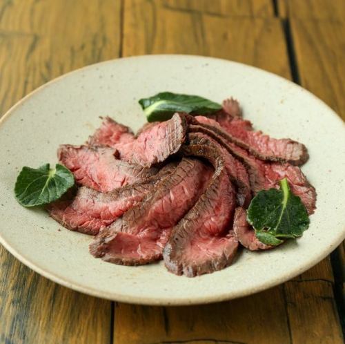 国産黒毛牛のローストビーフ