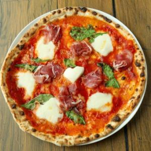 マルゲリータ　コン　プロシュート　エ　ルッコラ