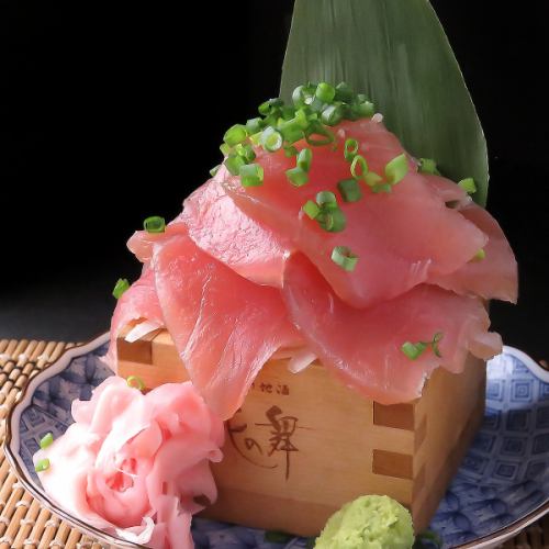 マグロのこぼれ升盛り