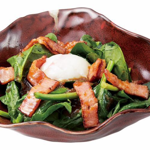 Hot spring egg and thick-sliced bacon Horenso salad
