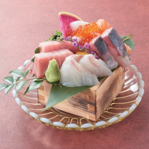 裏名物”魚箱”(一人前5種一切盛り)