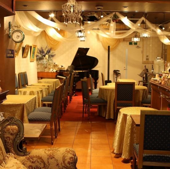 ベヒシュタインピアノが弾けるカフェ◎ワインやピザ＆パスタ、ドルチェなども豊富です