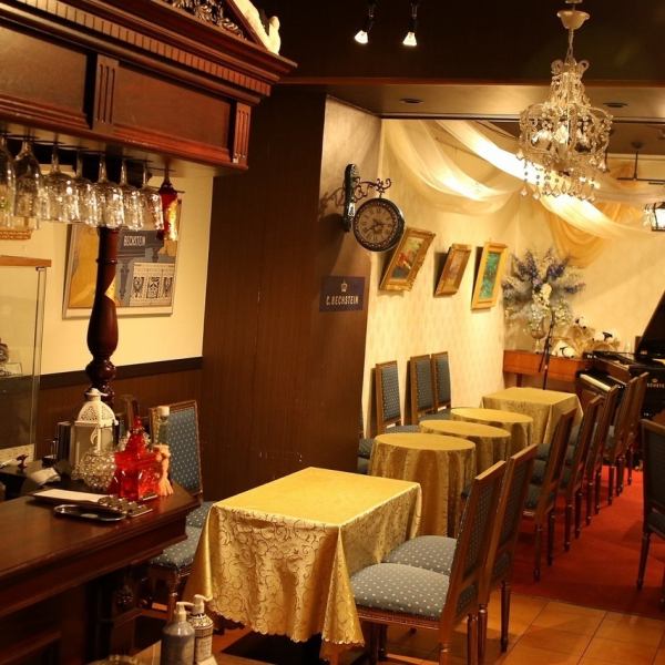 クラシカルなインテリアや調度品が、シックでゴージャスな印象を醸し出しています◎音楽が織りなすラグジュアリーな時間の中で、思い出に残る演奏会や特別なパーティーをお楽しみいただけます。心ゆくまで音楽に浸る、上質なひとときをお過ごしください。