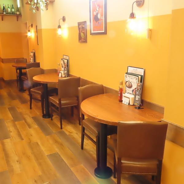 《大人数でのご利用も◎》パーティーでも使いやすいお席や、カジュアルに楽しめる飲み放題付コースも多数ご用意しておりますので是非幅広いシーンでご利用ください♪（※準備中の為系列店の写真になります）