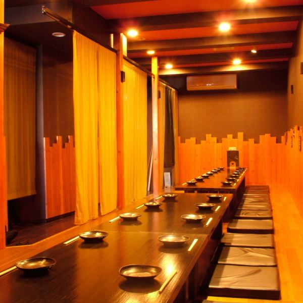 The small seats can also be used for banquets for up to 32 people.There is also a partition so it can be used as a semi-private room style space.