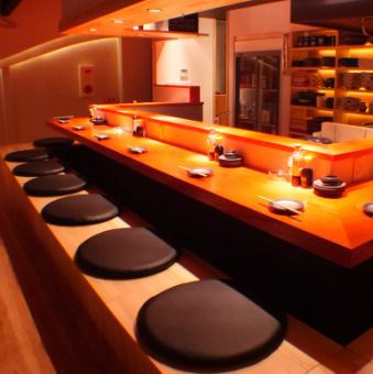 カウンター掘りごたつ席◎オープンキッチンの店内は食欲をそそる香りで溢れています！