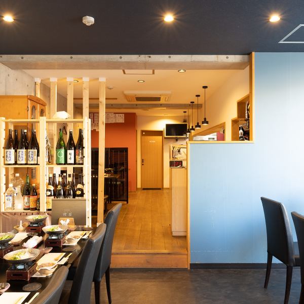 【最大26名まで対応の貸切空間】会社の宴会や会食、大切な方のお祝いなど、さまざまなシーンに最適な空間です。ご利用目的やご予算に合わせたコースもご用意しておりますので、特別なひとときをゆったりとお楽しみください。落ち着いた和の雰囲気の中で、心に残る時間をお過ごしいただけます。