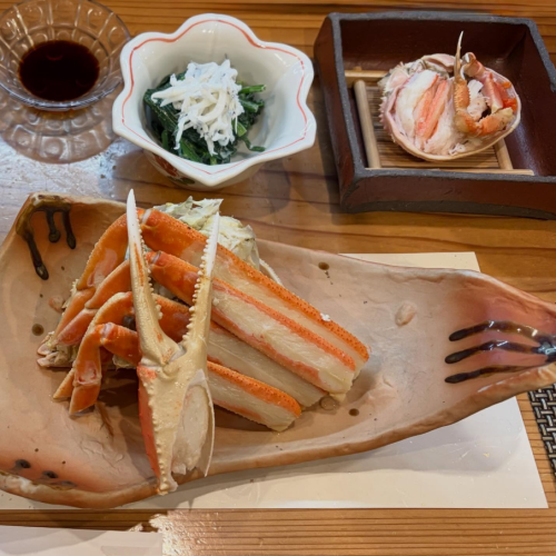 主廚精選菜餚,選用山陰地區的豐富食材烹調而成。