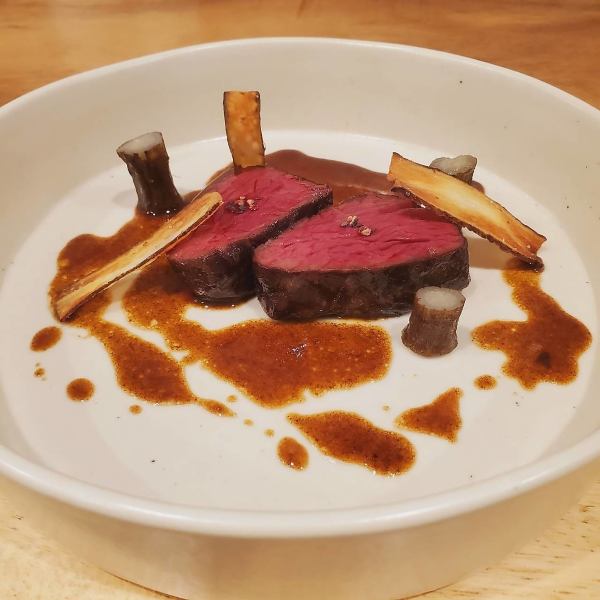 なんと常時4種！＜鹿・鴨・羊・黒毛和牛＞を揃える珠玉の肉料理
