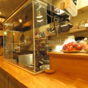 [Fashionable interior with a live feeling] Counter seats can be used by 1 to 4 people ♪ You can use it regardless of the scene such as drinking crispy, girls-only gathering, date, anniversary, second party! Infection prevention measures are perfect ◎ Enjoy your meal with peace of mind!
