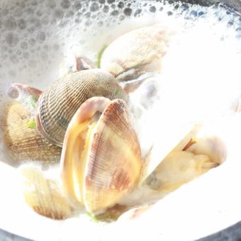 Steamed stone-grilled clams