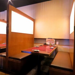 3名～6名様までお座りいただけるソファーボックス席