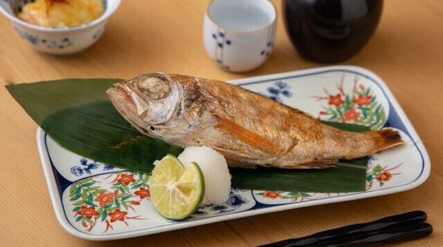 看板料理「のどぐろの塩焼き」を含む3種の飲み放題付コースを。