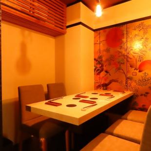 The private room, which can accommodate up to five people, is a gorgeous Japanese space.You can enjoy a heartwarming time with your loved ones, whether it be for entertaining guests, business dinners, dates or meetings.We have a wide variety of course menus available to suit your purpose and number of guests, so please feel free to contact us.