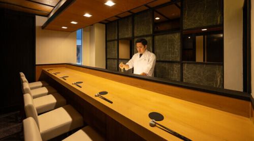 Japanese Izakaya - Relax and enjoy watching the craftsmanship