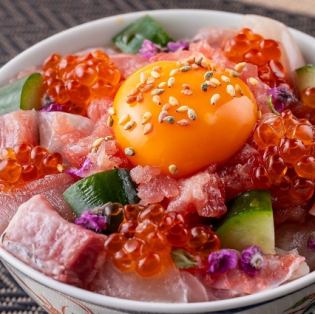 [Seasonal recommendation] Small bowl of seafood scatter with salmon roe and sea urchin