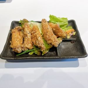 Spicy fried chicken wings