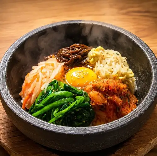石头煮熟的石锅拌饭