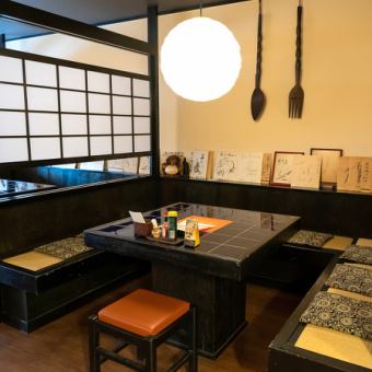 [For girls' night out or dinner party] The table can seat up to 9 people.The table for 6 people has a partition from the seat next to it, making it a semi-private room.Please use it for a girls' night out or a small dinner party.