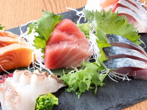 本日の市場直送鮮魚　お造り盛り合わせ