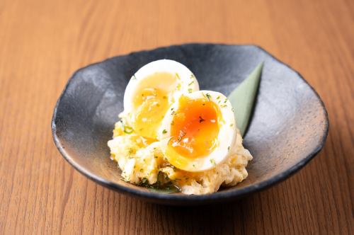 店仕込み】半熟たまごをのせたポテトサラダ