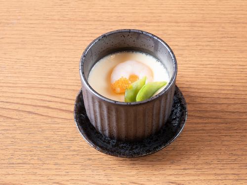 じっくり抽出したかつお出汁で作る海鮮茶碗蒸し
