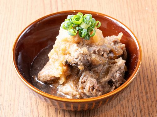 国産牛使用　たまり醤油で柔らかく煮込んだ牛すじのポン酢かけ
