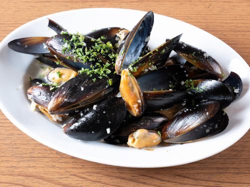 滋味溢れる　ムール貝の白ワイン蒸し