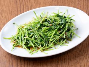 にんにくをたっぷり使った本日の青菜の炒め