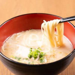 屋台仕立て白湯スープの〆らーめん