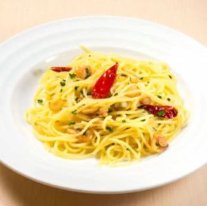 限定！本日のパスタ　にんにくゴロゴロペペロンチーノ