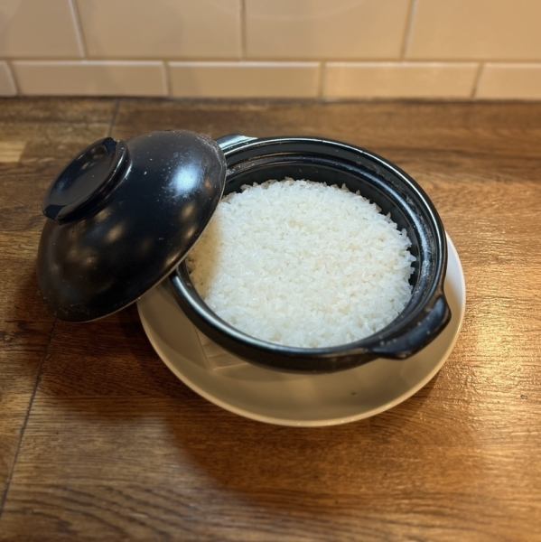 用特制的陶锅煮的银米饭