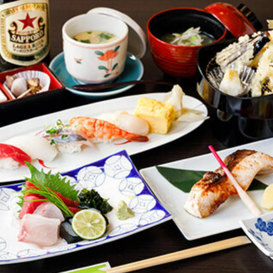 旬の新鮮なお魚を使って職人が握るお寿司は絶品◎