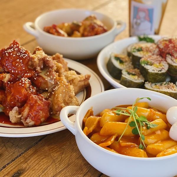 ヤンニョムチキン・キンパ・トッポキ★韓国料理を豊富にご用意！テイクアウトもできます♪