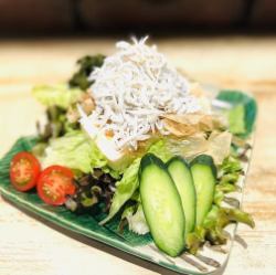 釜揚げしらすのサラダ